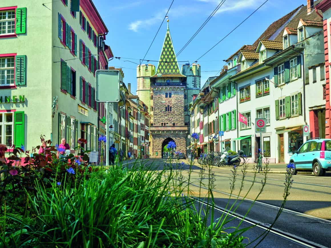 Dreiländerstadt Basel im Frühling mit AKE-RHEINGOLD Sonderzug